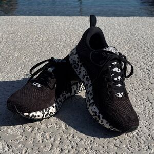 Brooks Women's Sneakers - Revel 5